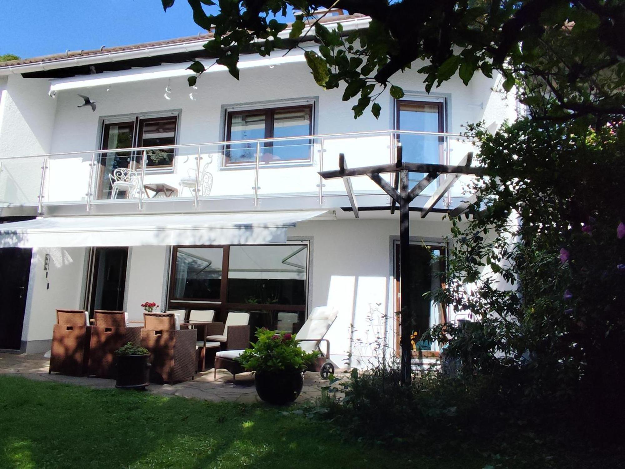 Elegant-Terraced-House-With-Bikes-Near-The-Lake-Children-At-Least-6-A-Old Στάρνμπεργκ Εξωτερικό φωτογραφία